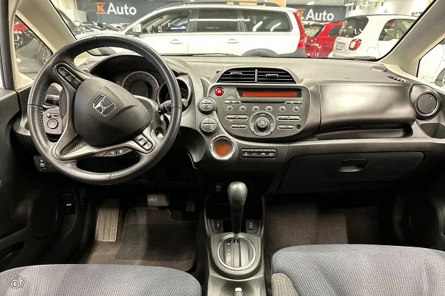 Honda Jazz 5D 1,4i Comfort Plus CVT *Vakkari / Ilmastointi / Image 7